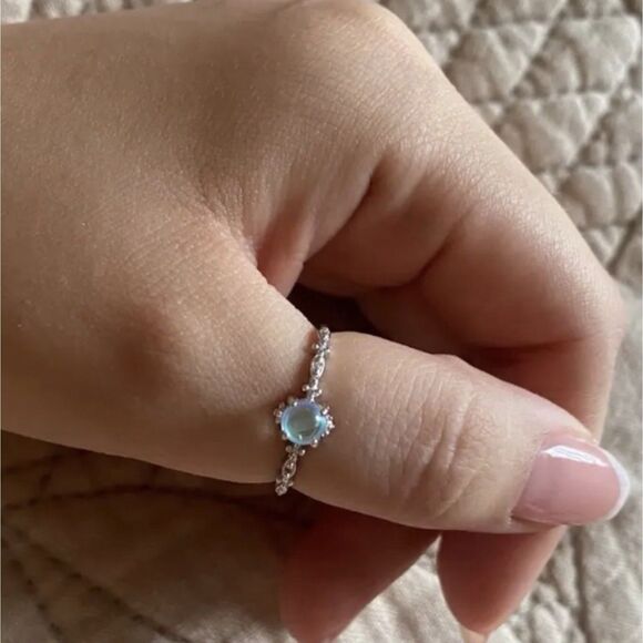 🌓Gorgeous Solid Sterling Silver Petite Moonstone Ring - Picture 12 of 17